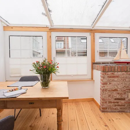 Backbord Lägenhet *